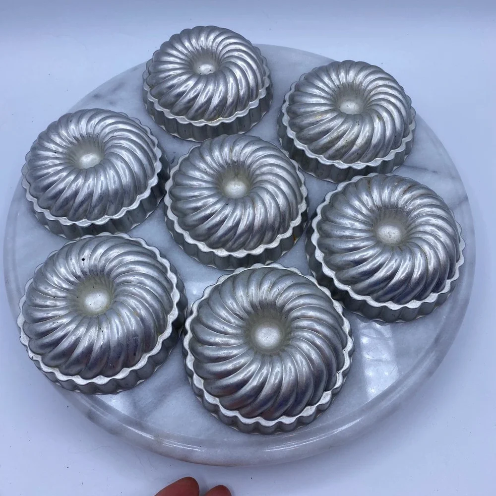 Unbranded Unisex 4in Mini Bundt Cake Pans Silver Fluted Swirl Aluminum Set of 7